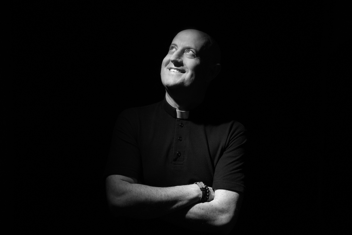 Il nuovo EP di Padre Guilherme: la pace in musica