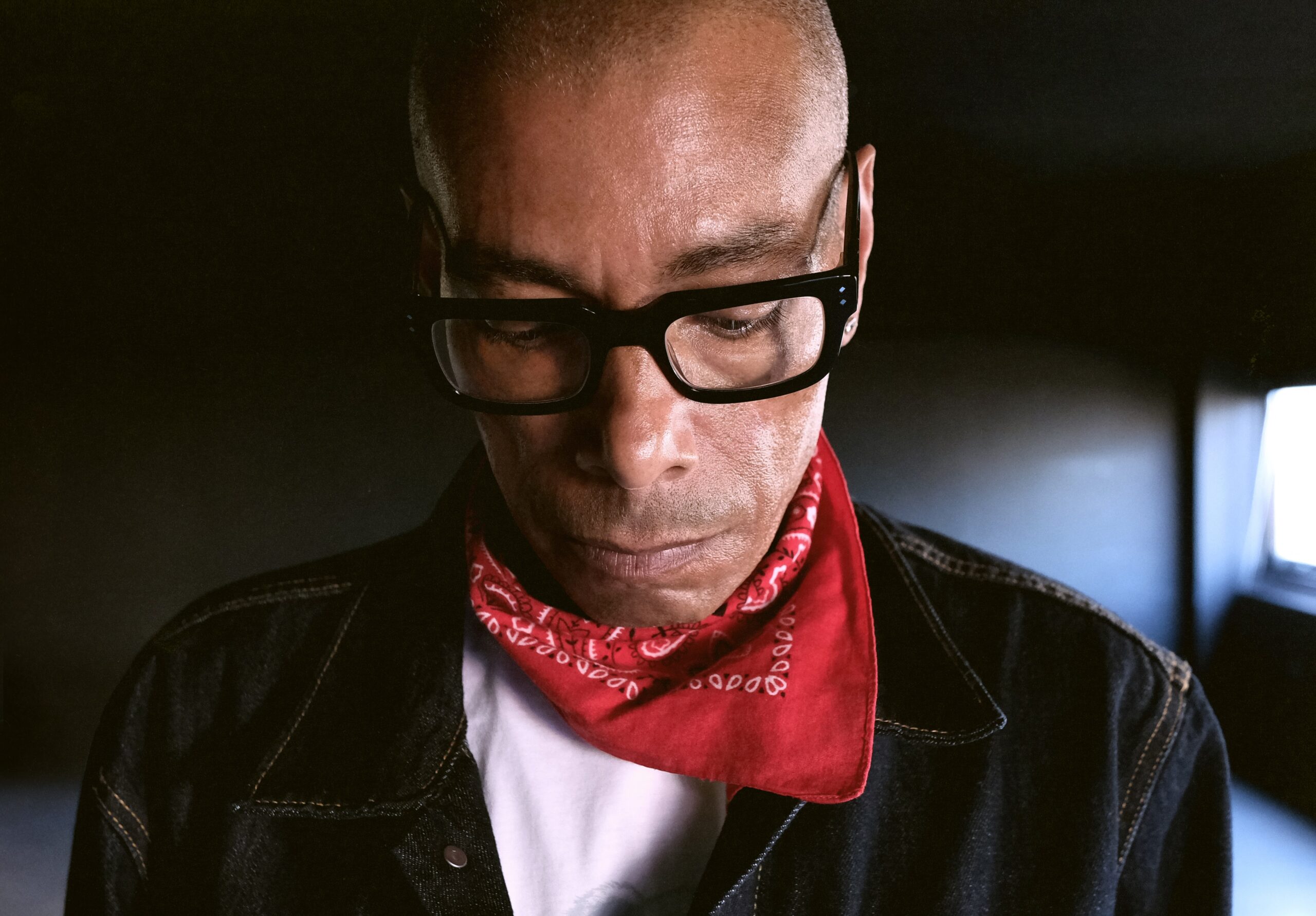 “A Time and Place”, il nuovo album di Dave Angel